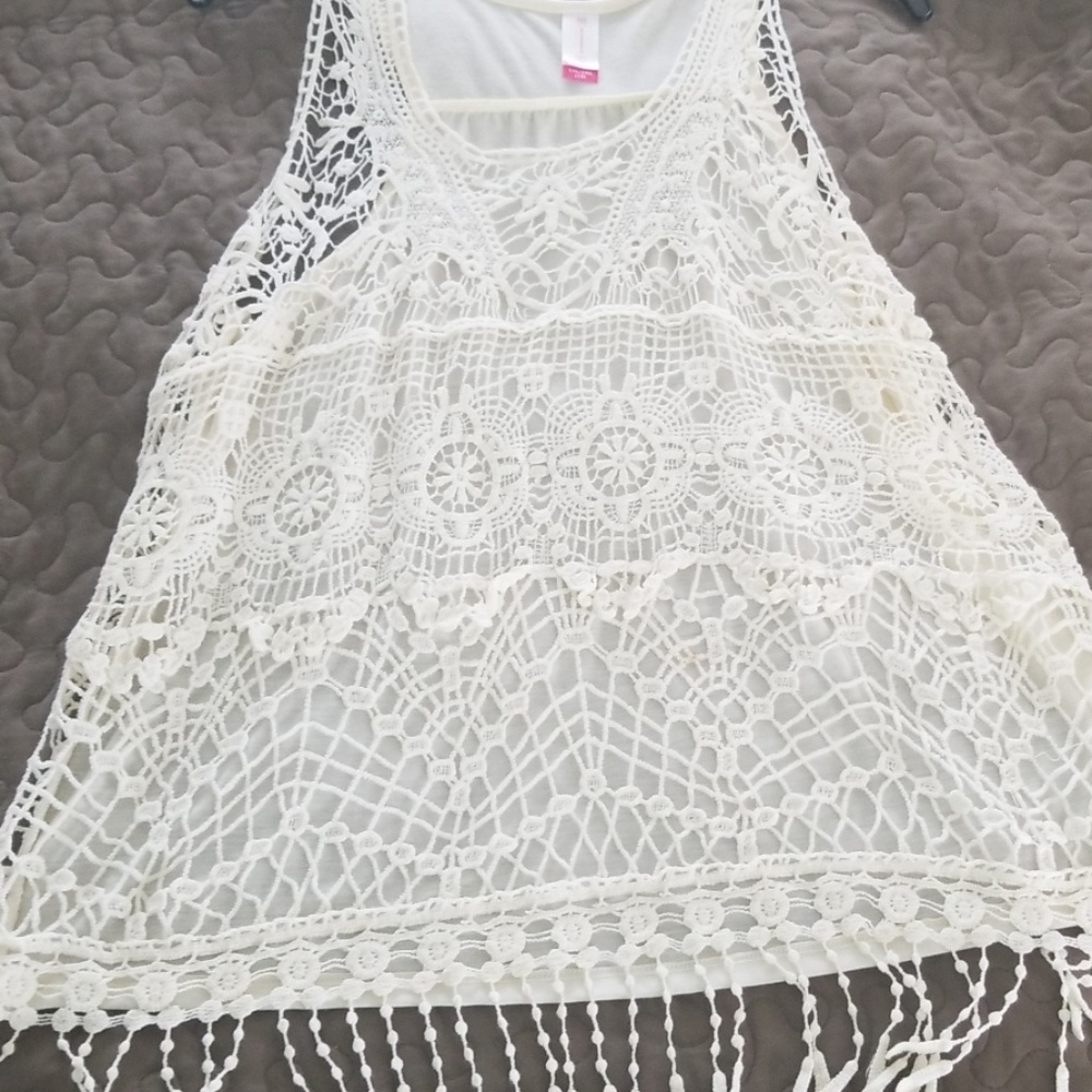 Sleeveless crocheted top